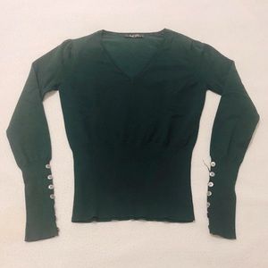 ✨$5 or free with purchase. Sweater